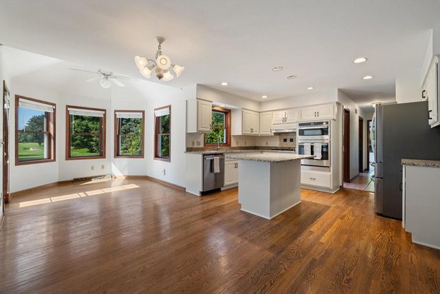 7123 W Lantern LANE, Mequon, WI 53092