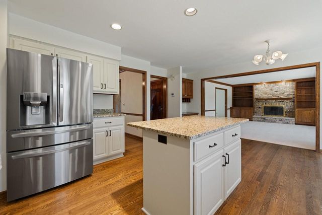 7123 W Lantern LANE, Mequon, WI 53092