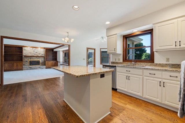 7123 W Lantern LANE, Mequon, WI 53092