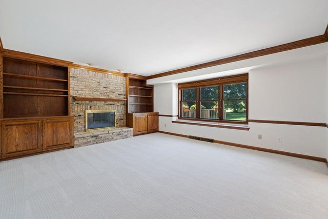 7123 W Lantern LANE, Mequon, WI 53092
