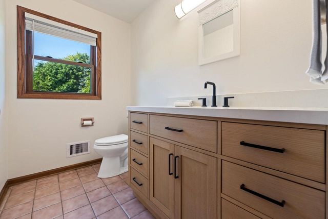 7123 W Lantern LANE, Mequon, WI 53092