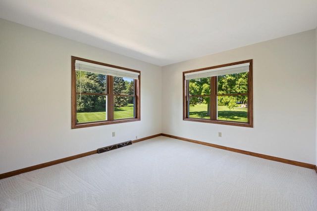 7123 W Lantern LANE, Mequon, WI 53092