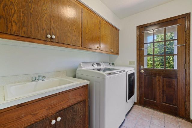 7123 W Lantern LANE, Mequon, WI 53092