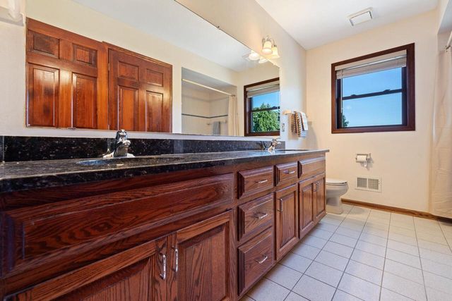 7123 W Lantern LANE, Mequon, WI 53092