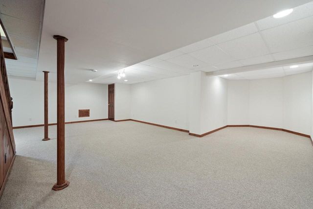 7123 W Lantern LANE, Mequon, WI 53092