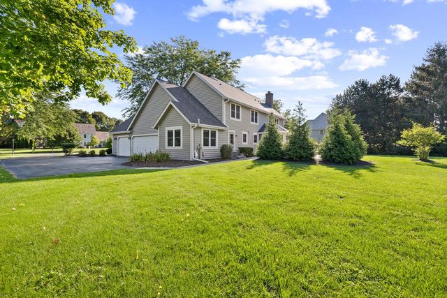 7123 W Lantern LANE, Mequon, WI 53092