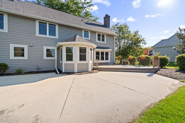7123 W Lantern LANE, Mequon, WI 53092