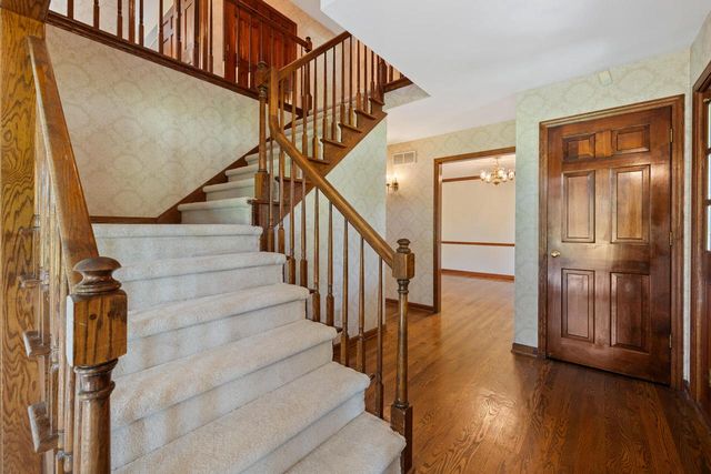 7123 W Lantern LANE, Mequon, WI 53092