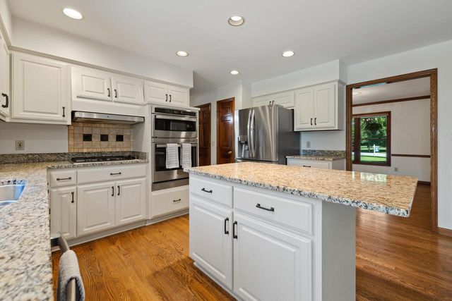 7123 W Lantern LANE, Mequon, WI 53092