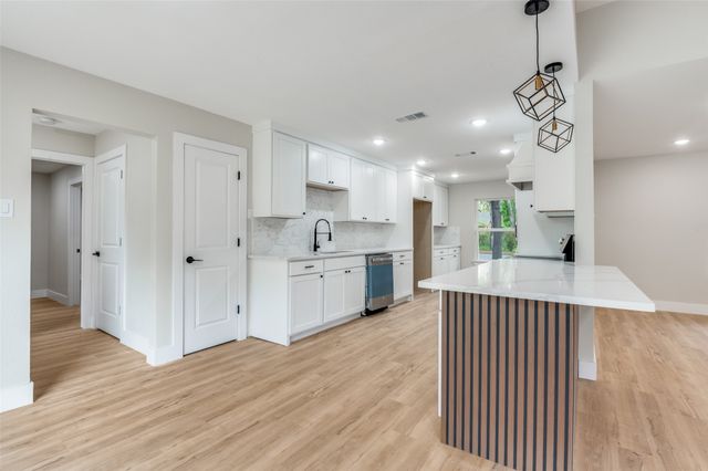 6016 Jacqueline Road, Fort Worth, TX 76112