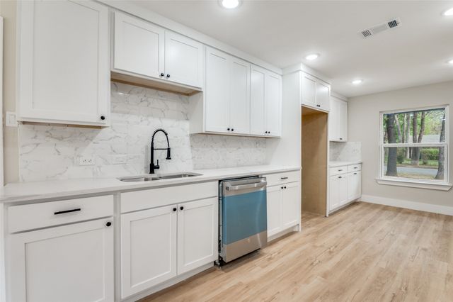 6016 Jacqueline Road, Fort Worth, TX 76112