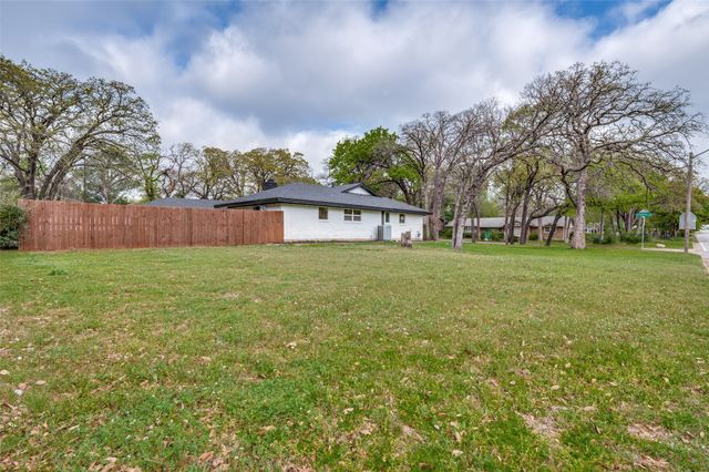 6016 Jacqueline Road, Fort Worth, TX 76112