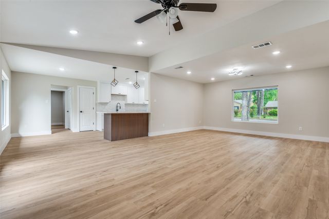 6016 Jacqueline Road, Fort Worth, TX 76112