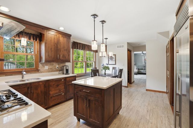 2060 Maid Marion Drive N, Schererville, IN 46375