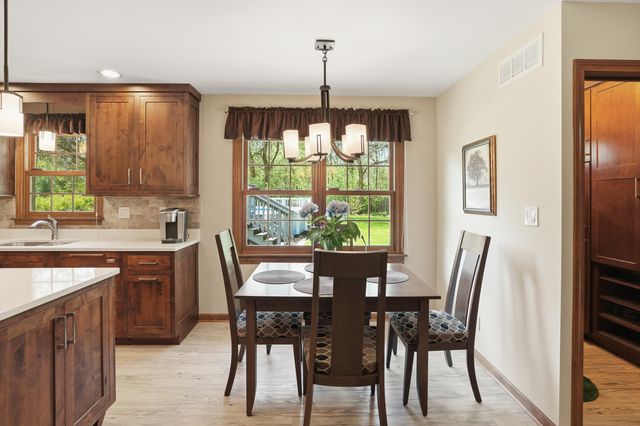 2060 Maid Marion Drive N, Schererville, IN 46375