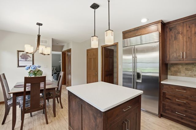 2060 Maid Marion Drive N, Schererville, IN 46375
