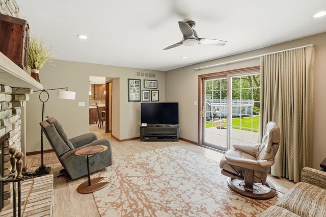 2060 Maid Marion Drive N, Schererville, IN 46375