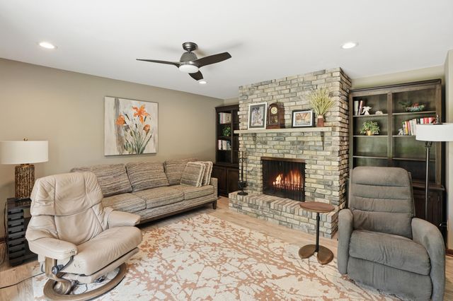 2060 Maid Marion Drive N, Schererville, IN 46375
