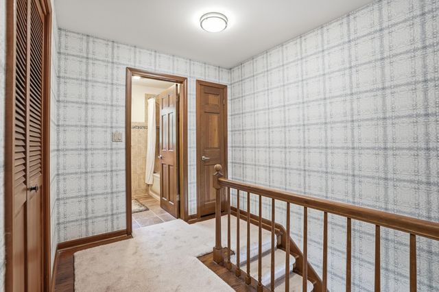 2060 Maid Marion Drive N, Schererville, IN 46375