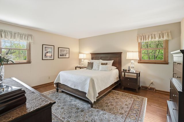 2060 Maid Marion Drive N, Schererville, IN 46375