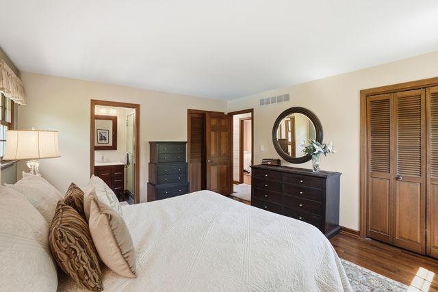 2060 Maid Marion Drive N, Schererville, IN 46375