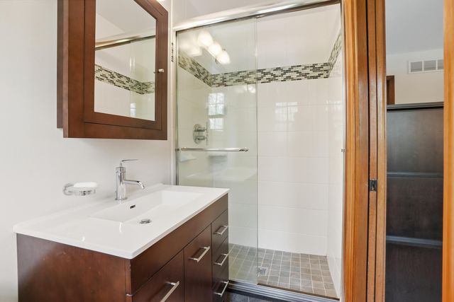 2060 Maid Marion Drive N, Schererville, IN 46375