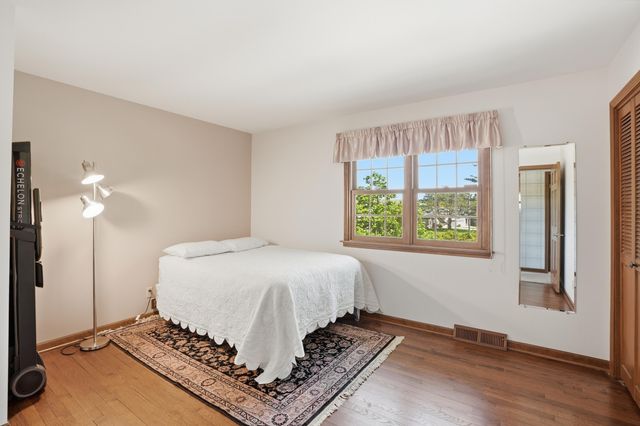 2060 Maid Marion Drive N, Schererville, IN 46375