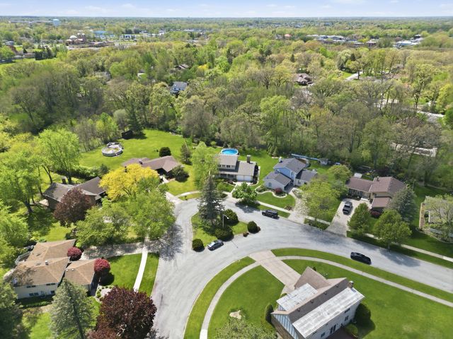 2060 Maid Marion Drive N, Schererville, IN 46375