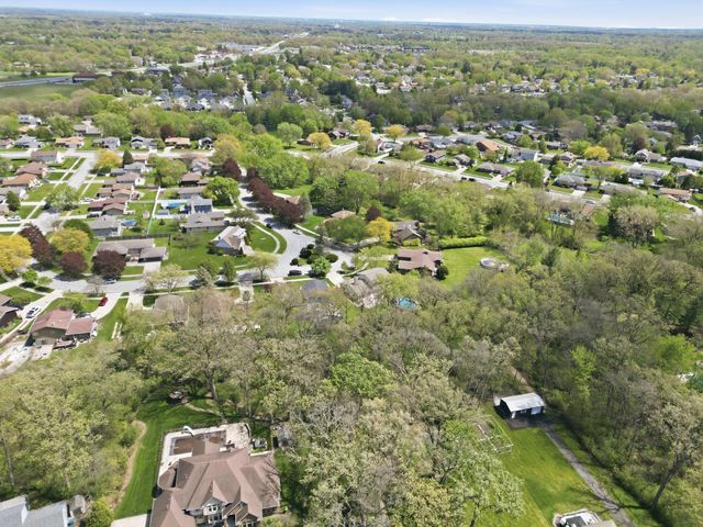 2060 Maid Marion Drive N, Schererville, IN 46375