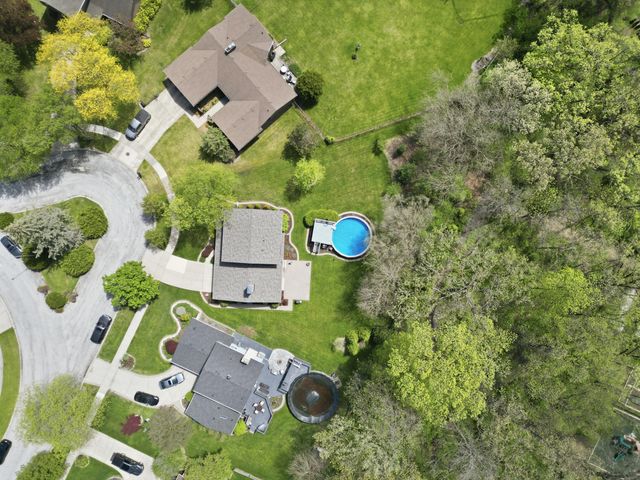 2060 Maid Marion Drive N, Schererville, IN 46375