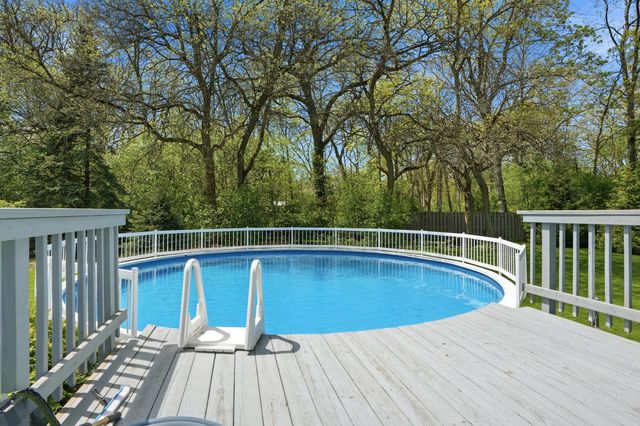 2060 Maid Marion Drive N, Schererville, IN 46375