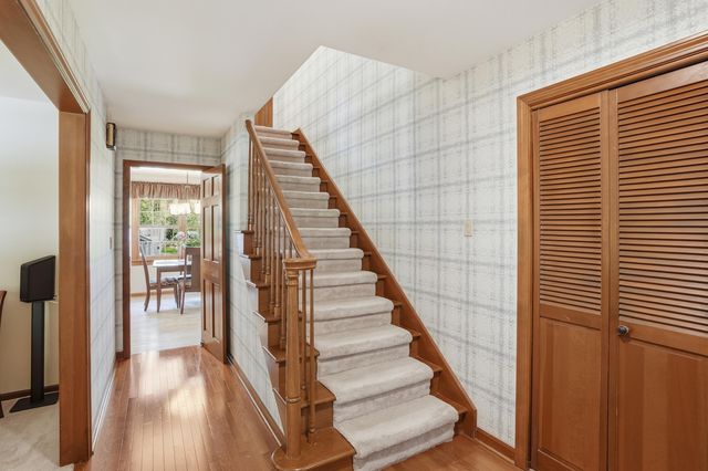 2060 Maid Marion Drive N, Schererville, IN 46375