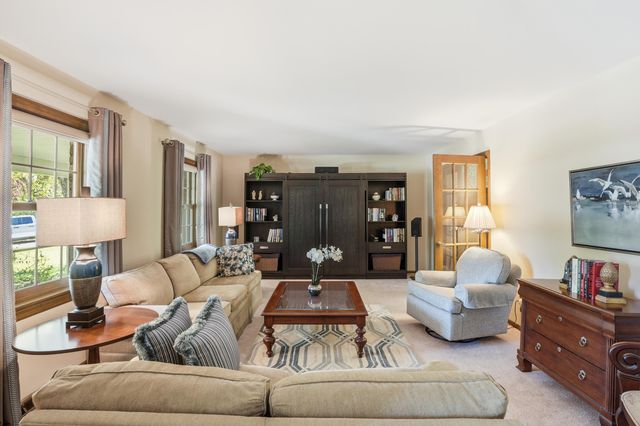 2060 Maid Marion Drive N, Schererville, IN 46375