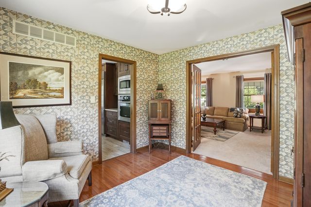 2060 Maid Marion Drive N, Schererville, IN 46375
