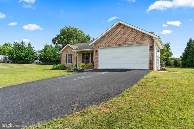 1825 W HIGHLAND CT, Greencastle, PA 17225