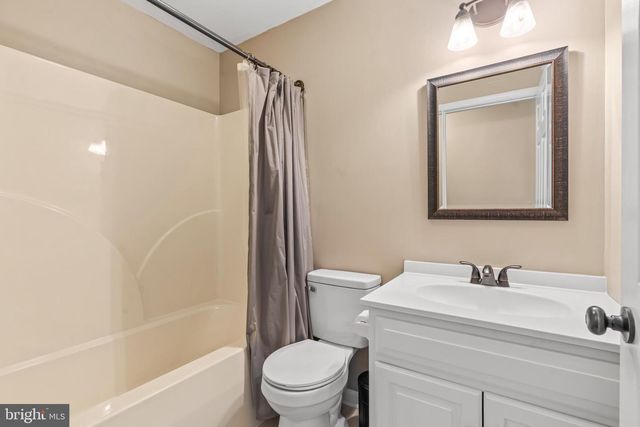 1825 W HIGHLAND CT, Greencastle, PA 17225