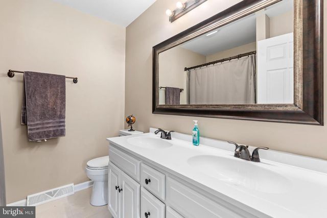 1825 W HIGHLAND CT, Greencastle, PA 17225