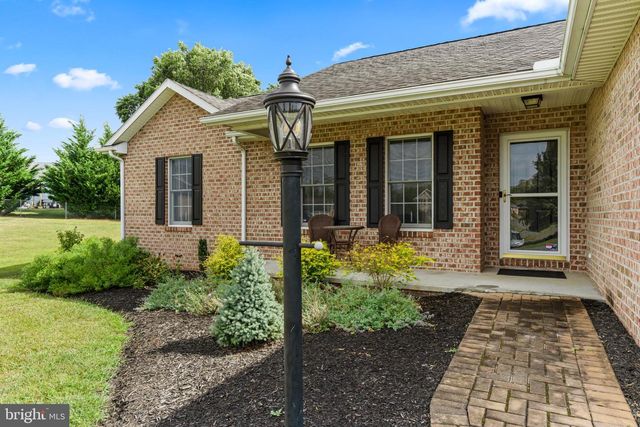 1825 W HIGHLAND CT, Greencastle, PA 17225