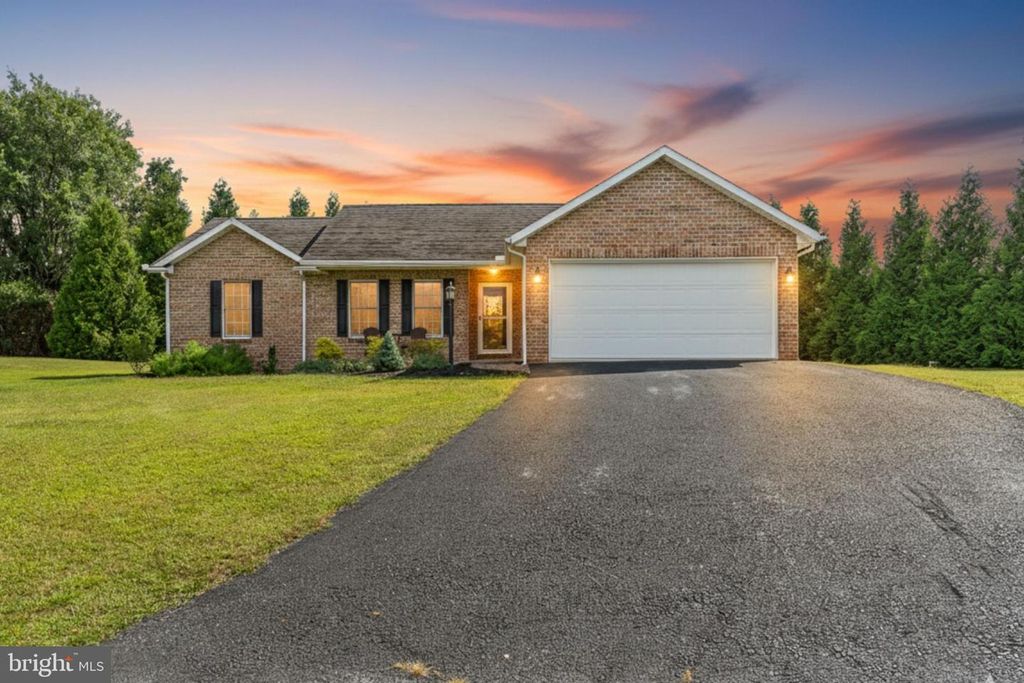 1825 W HIGHLAND CT, Greencastle, PA 17225