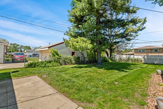 4610 W 97th Place, Oak Lawn, IL 60453