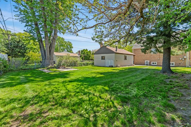 4610 W 97th Place, Oak Lawn, IL 60453