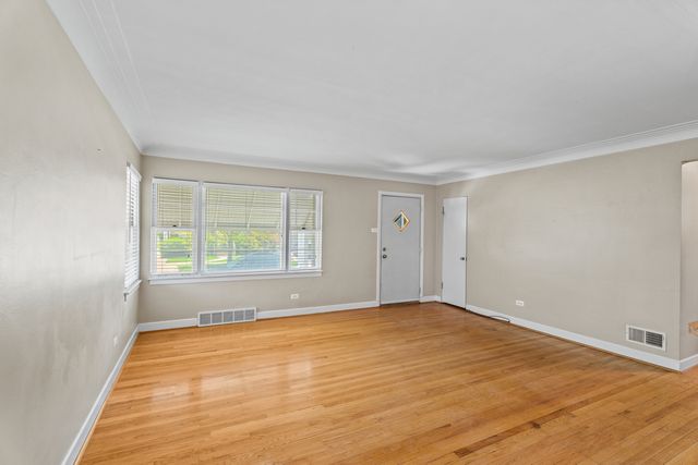 4610 W 97th Place, Oak Lawn, IL 60453