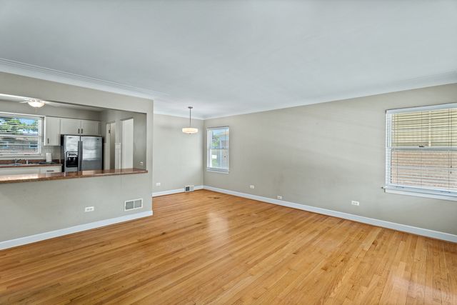 4610 W 97th Place, Oak Lawn, IL 60453