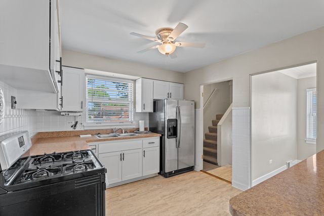 4610 W 97th Place, Oak Lawn, IL 60453