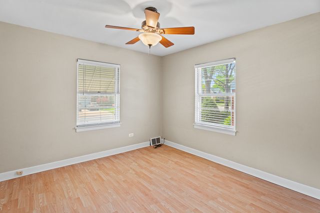 4610 W 97th Place, Oak Lawn, IL 60453