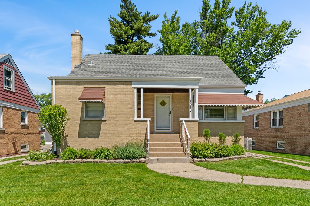 4610 W 97th Place, Oak Lawn, IL 60453