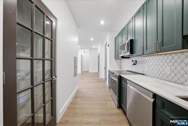 21 Lincoln 101, Newark, NJ 07102