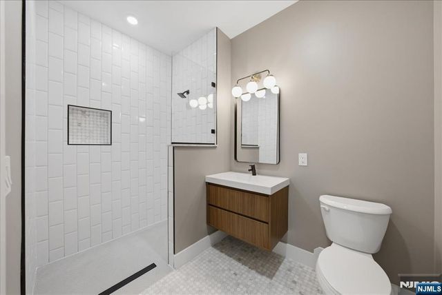 21 Lincoln 101, Newark, NJ 07102