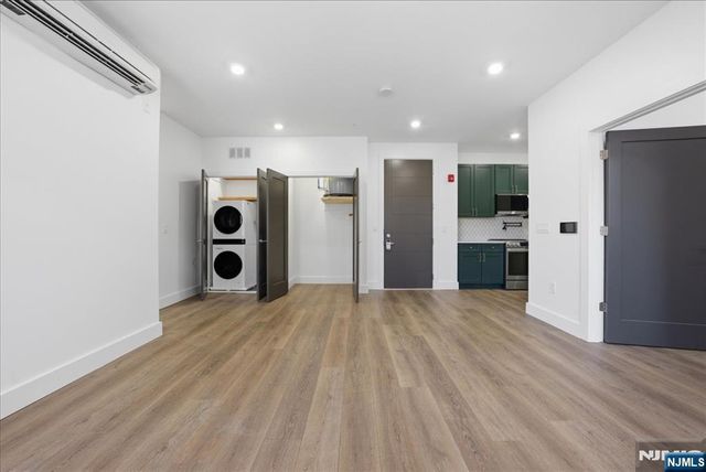 21 Lincoln 101, Newark, NJ 07102