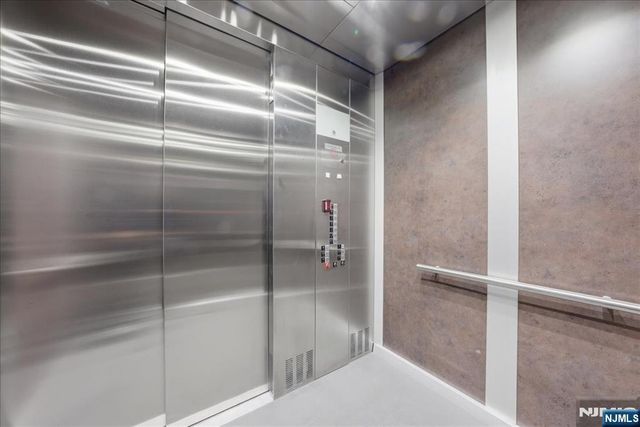 21 Lincoln 101, Newark, NJ 07102